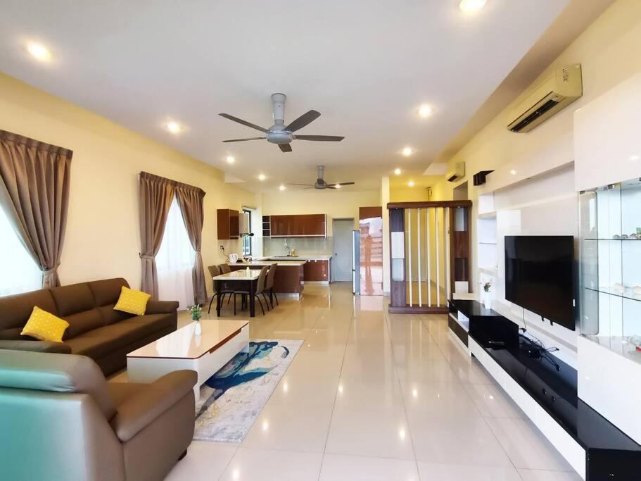 Deluxe Sunrise 3 Bedroom Loft B Side Seaview Above Imago Shopping Mall * Kota Kinabalu
